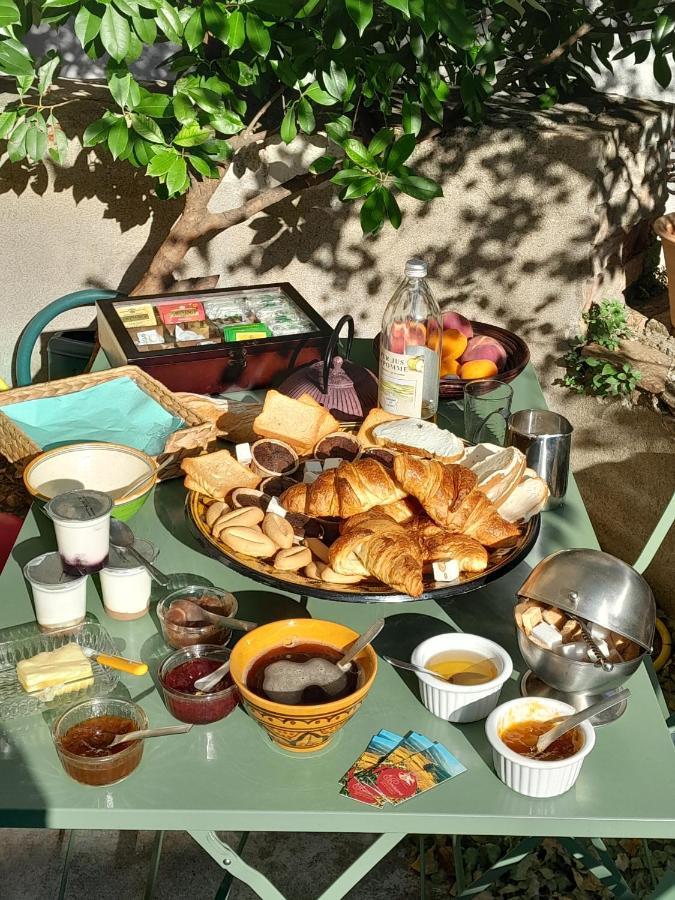 Le Prieure Bed & Breakfast Saint-Florent-sur-Auzonnet Ngoại thất bức ảnh